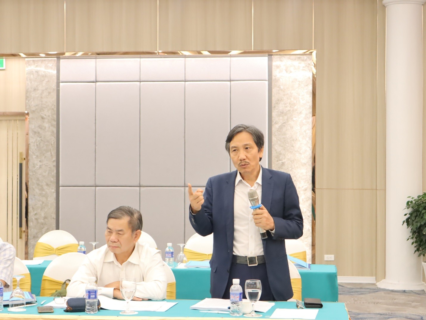 Hội thảo khoa học “Quản trị địa phương ở đơn vị hành chính đô thị tỉnh và cơ sở”